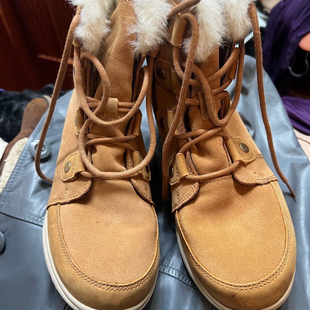 Tan leather Sorel  boots